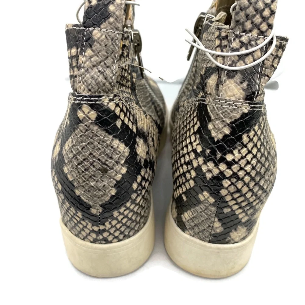 Steve Madden Zip Wedge Snake Skin Print Sneakers Round Toe Like New size 8